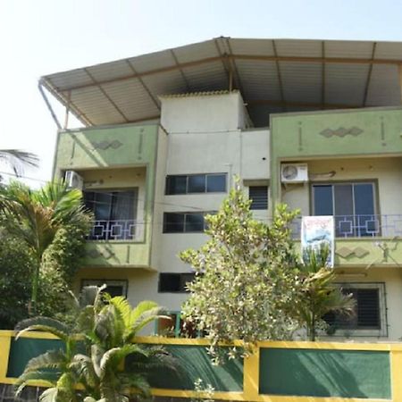 Gulmohar Cottages - Home Stay In Alībāg Buitenkant foto