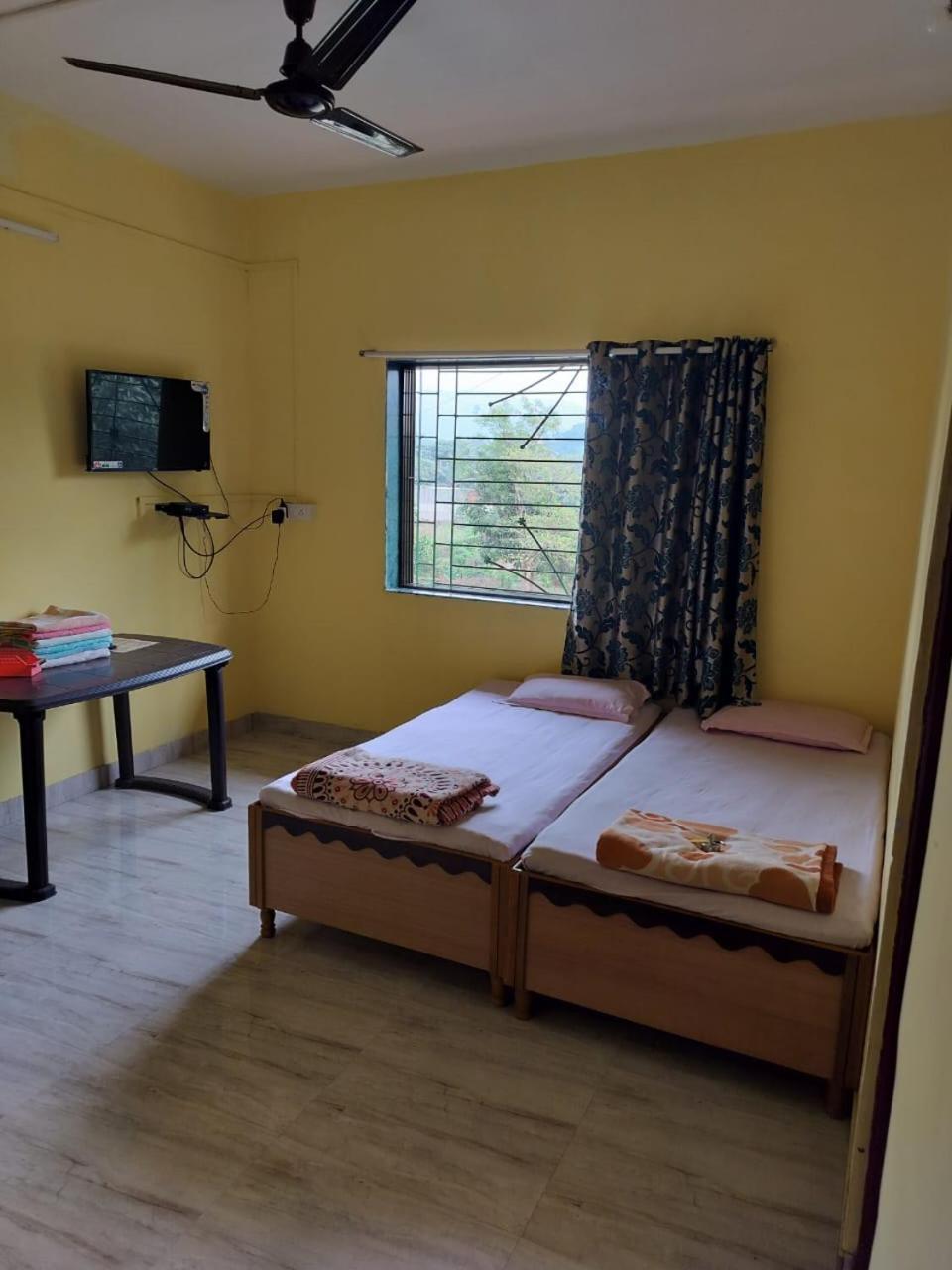 Gulmohar Cottages - Home Stay In Alībāg Buitenkant foto